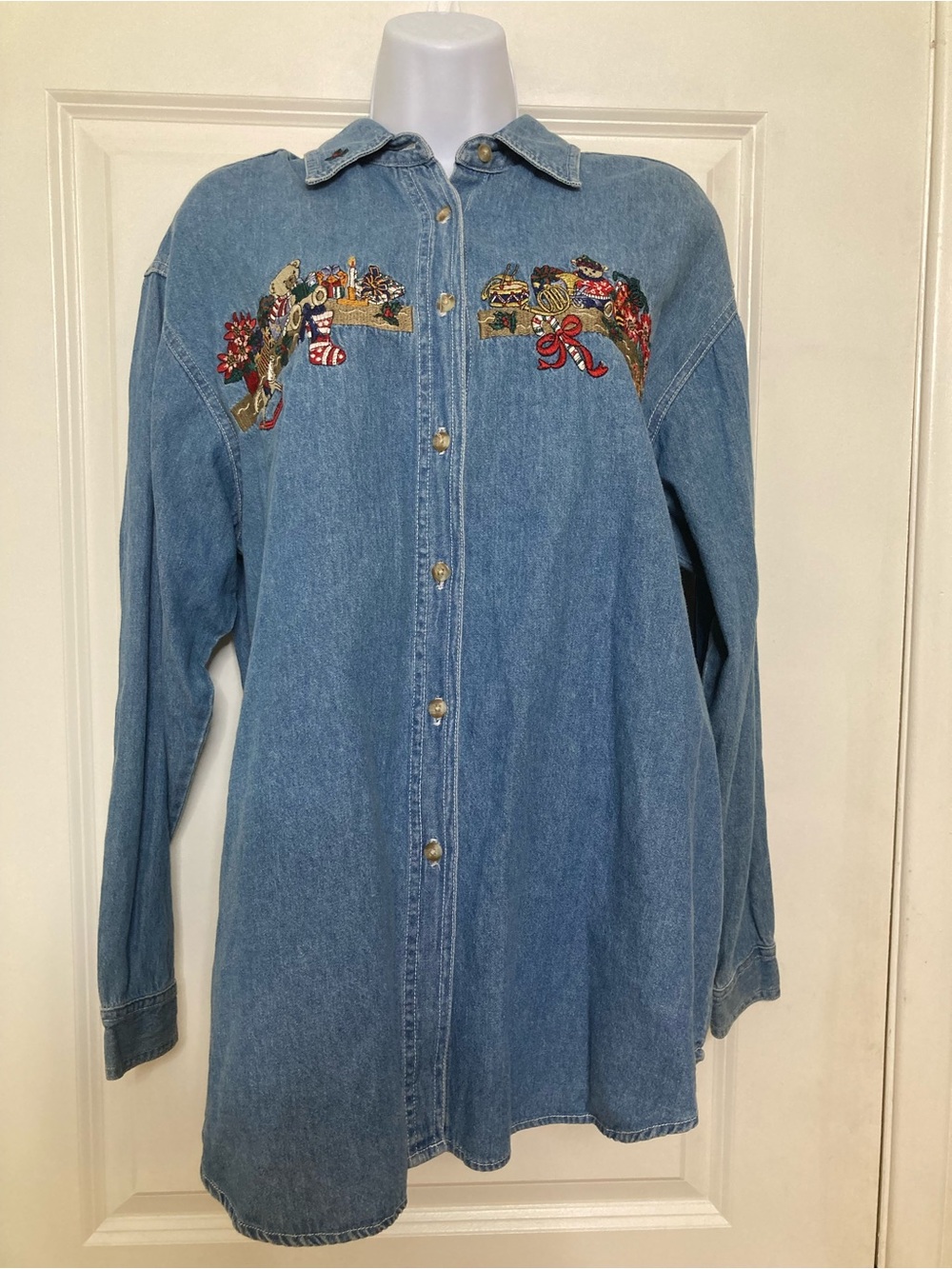 Vintage 90s Bobbie Brooks Denim Shirt Women’s Embroidered Christmas Size L